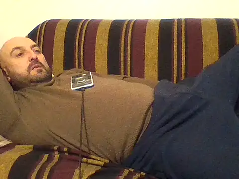 Snapshot of maxxxio12 chatting on March 18, 6:15 pm maxxxio12 online show from March 18, 6:15 pm