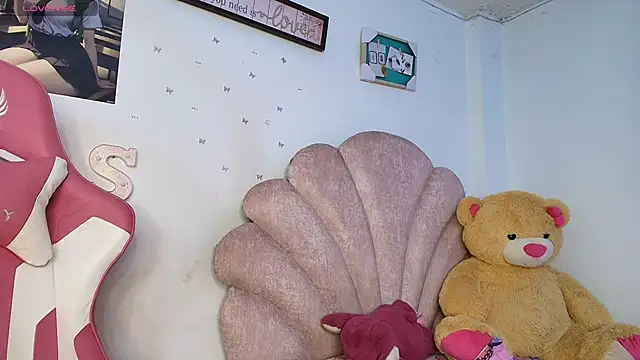 charlotte walker1 online show from March 10, 3:00 am