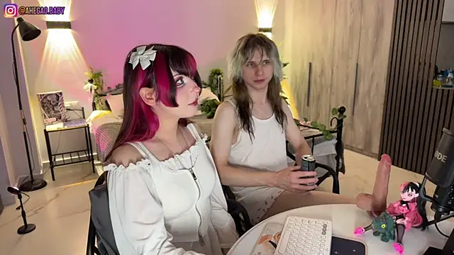 Snapshot of h3ntai_baby chatting on July 10, 6:32 pm h3ntai baby online show from July 10, 6:32 pm