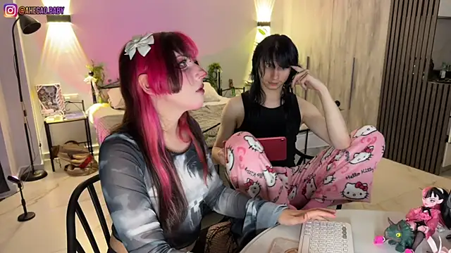 Snapshot of h3ntai_baby chatting on July 15, 6:24 pm h3ntai baby online show from July 15, 6:24 pm