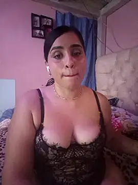 Snapshot of L_ucero chatting on March 12, 3:24 am L ucero online show from March 12, 3:24 am