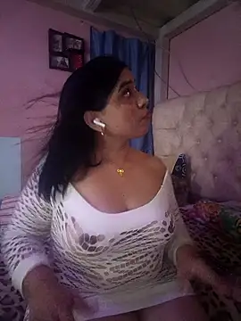 Snapshot of L_ucero chatting on March 14, 1:37 am L ucero online show from March 14, 1:37 am