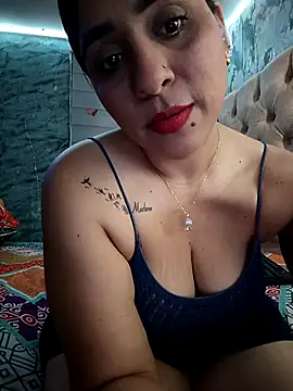 Snapshot of L_ucero chatting on September 30, 4:28 am L ucero online show from September 30, 4:28 am