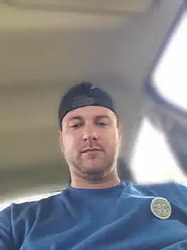 Snapshot of hugedickedd chatting on June 4, 1:28 pm hugedickedd online show from June 4, 1:28 pm