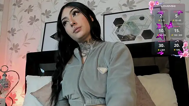 Lilith Thompson online show from September 26, 4:05 am