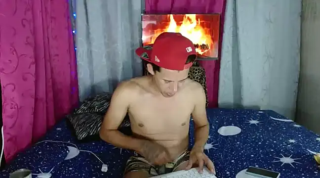 Snapshot of Hidden_Fantasies chatting on March 16, 12:34 am Hidden Fantasies online show from March 16, 12:34 am