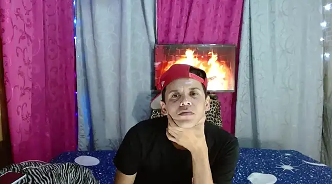 Snapshot of Hidden_Fantasies chatting on March 19, 12:48 am Hidden Fantasies online show from March 19, 12:48 am