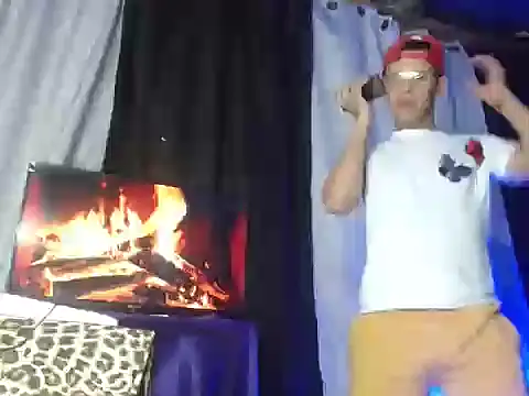 Snapshot of Hidden_Fantasies chatting on November 5, 11:38 pm Hidden Fantasies online show from November 5, 11:38 pm