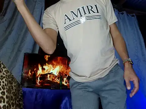 Snapshot of Hidden_Fantasies chatting on November 9, 12:20 am Hidden Fantasies online show from November 9, 12:20 am