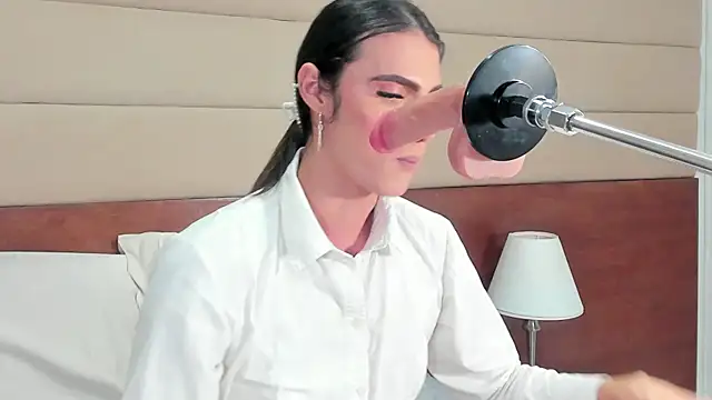 Snapshot of shantall_skinny chatting on October 10, 4:00 am shantall skinny online show from October 10, 4:00 am