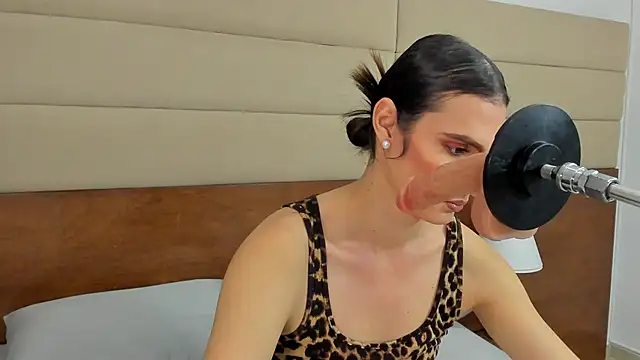 shantall skinny online show from December 4, 3:38 am