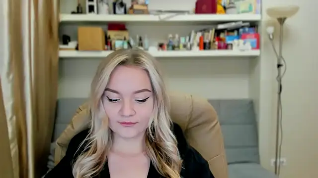 Kara Smith  online show from October 9, 10:41 pm