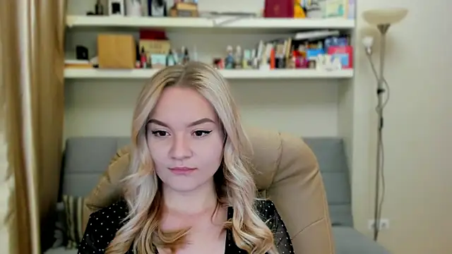 Kara Smith  online show from October 17, 11:18 pm