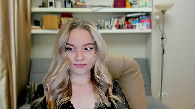 Kara Smith  online show from October 31, 11:06 pm