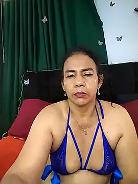 AlexaNovoa  online show from November 9, 1:48 am