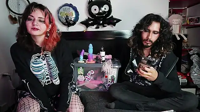 Snapshot of Devil_And_Princess chatting on November 6, 1:28 am Devil And Princess online show from November 6, 1:28 am