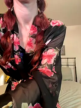 Snapshot of SusieandLacey chatting on November 3, 12:24 am SusieandLacey online show from November 3, 12:24 am