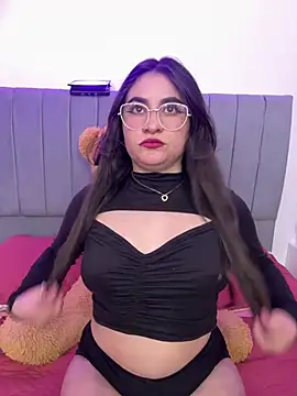 Snapshot of HADARA__ chatting on February 18, 8:10 am HADARA online show from February 18, 8:10 am