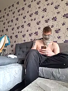 Snapshot of ThePython666 chatting on October 22, 9:31 am ThePython666 online show from October 22, 9:31 am