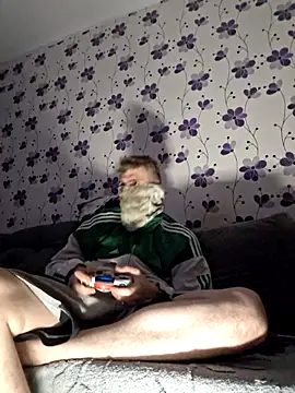 Snapshot of ThePython666 chatting on October 24, 3:47 am ThePython666 online show from October 24, 3:47 am