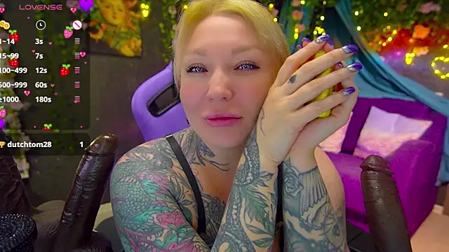 Snapshot of BlackedBarbie chatting on June 2, 7:16 pm BlackedBarbie online show from June 2, 7:16 pm