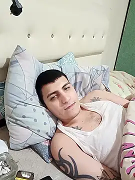 Snapshot of Kadir1320@xh chatting on March 20, 4:29 am Kadir1320xh online show from March 20, 4:29 am