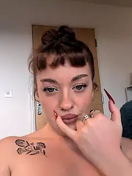 Petite Juicy Olive online show from May 14, 12:45 pm