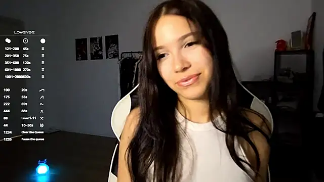 Snapshot of MayAgard chatting on October 30, 7:14 pm MayAgard online show from October 30, 7:14 pm