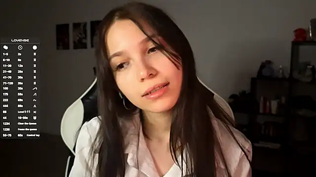 Snapshot of MayAgard chatting on November 6, 7:15 pm MayAgard online show from November 6, 7:15 pm