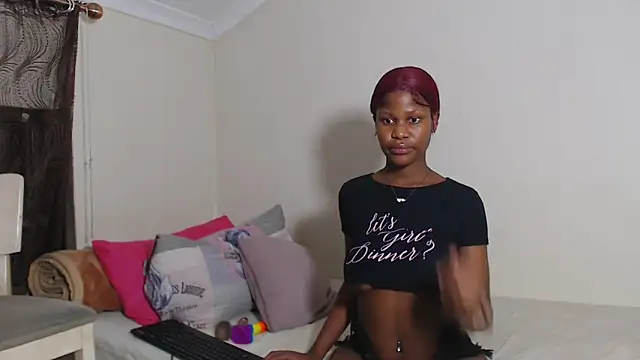Snapshot of BarbieDoll6 chatting on March 21, 12:40 am BarbieDoll6 online show from March 21, 12:40 am