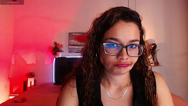 Rose Thompson1 online show from November 6, 1:34 pm