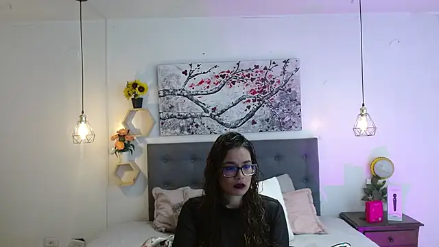 Rose Thompson1 online show from December 1, 1:38 pm