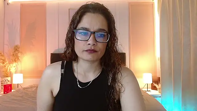 Snapshot of Rose_Thompson1 chatting on June 7, 1:37 pm Rose Thompson1 online show from June 7, 1:37 pm