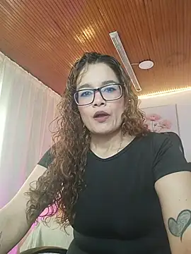 Snapshot of Rose_Thompson1 chatting on June 25, 1:26 pm Rose Thompson1 online show from June 25, 1:26 pm