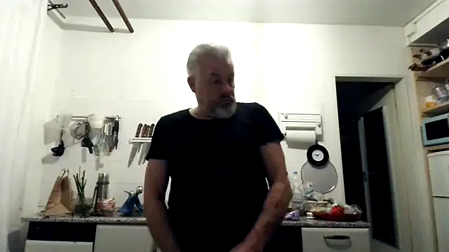 Snapshot of Berg_Boy chatting on January 18, 12:47 am Berg Boy online show from January 18, 12:47 am