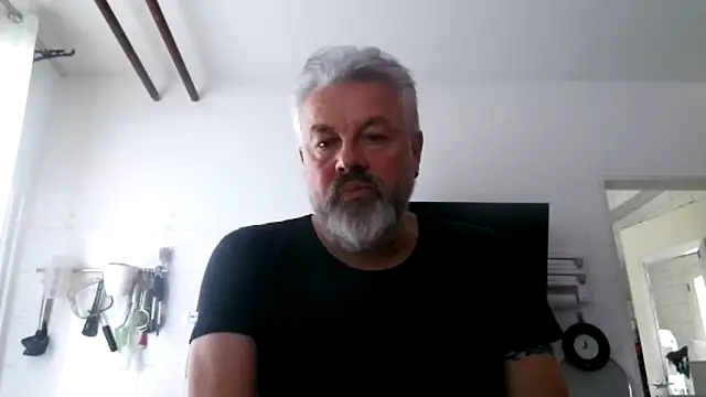 Snapshot of Berg_Boy chatting on February 4, 12:00 pm Berg Boy online show from February 4, 12:00 pm