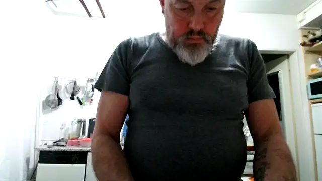 Snapshot of Berg_Boy chatting on February 7, 10:02 pm Berg Boy online show from February 7, 10:02 pm