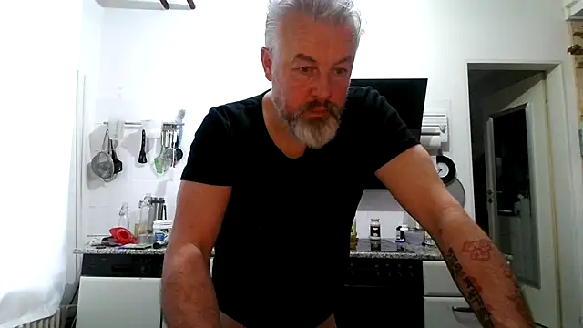 Snapshot of Berg_Boy chatting on February 11, 7:35 am Berg Boy online show from February 11, 7:35 am