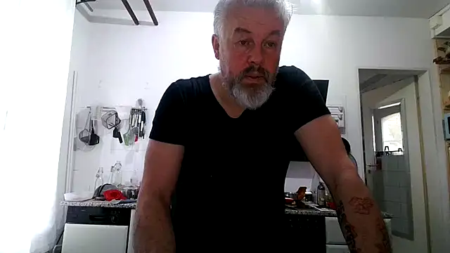 Snapshot of Berg_Boy chatting on February 14, 8:22 am Berg Boy online show from February 14, 8:22 am