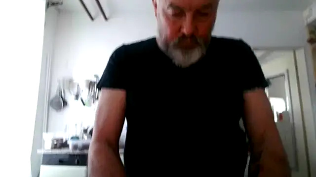 Snapshot of Berg_Boy chatting on February 15, 9:41 am Berg Boy online show from February 15, 9:41 am