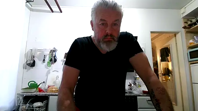 Snapshot of Berg_Boy chatting on February 23, 6:33 am Berg Boy online show from February 23, 6:33 am