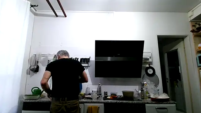 Snapshot of Berg_Boy chatting on February 24, 6:55 am Berg Boy online show from February 24, 6:55 am