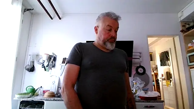 Snapshot of Berg_Boy chatting on February 26, 7:18 am Berg Boy online show from February 26, 7:18 am