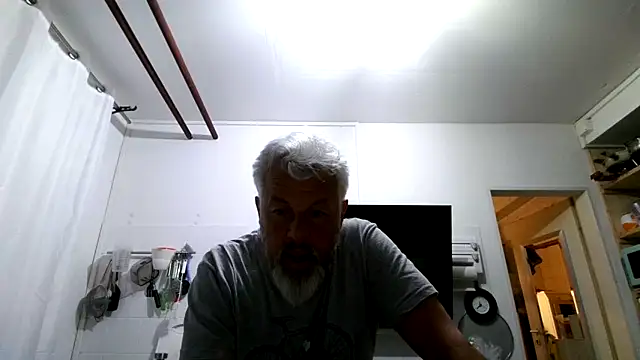 Snapshot of Berg_Boy chatting on March 15, 10:38 pm Berg Boy online show from March 15, 10:38 pm