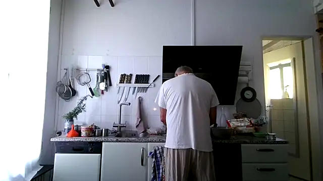 Berg Boy online show from April 25, 6:49 am