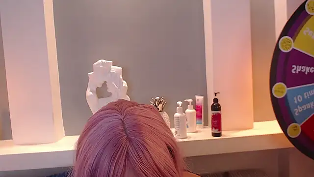 milu w4llace online show from March 15, 12:15 am