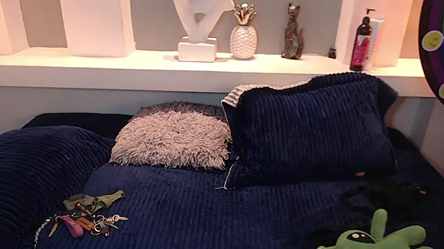 milu w4llace online show from October 21, 11:38 pm