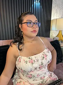 Snapshot of Alexa_Madisson chatting on May 7, 6:35 pm Alexa Madisson online show from May 7, 6:35 pm