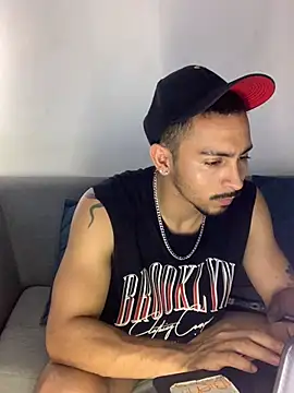 NicolasChest xxx online show from June 27, 1:32 am
