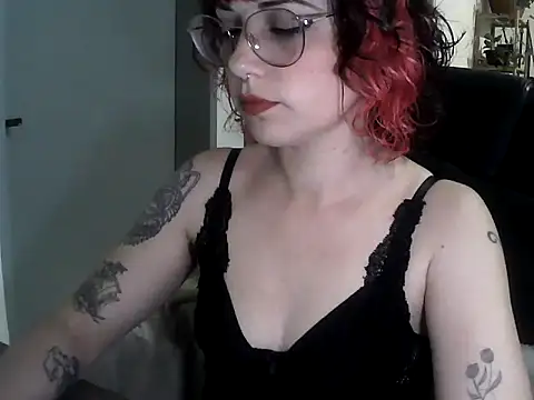 Snapshot of Acid_Girl_Ofc chatting on October 15, 3:17 am Acid Girl Ofc online show from October 15, 3:17 am
